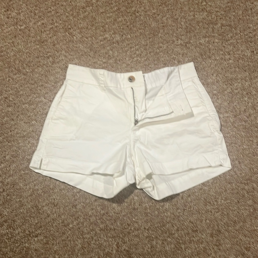 Old Navy women’s white shorts. Size 4